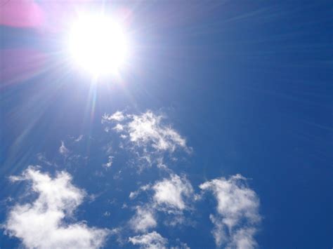 梅雨(つゆ)とは、日本の初夏に訪れる雨が多い時期のことで、地域ごとに 本記事では、地域別の平均的な梅雨の日程や、梅雨の時期の服装、この時期に行きたいスポットなどを紹介します。 梅雨とは？ photo by pixta 梅雨(つゆ)とは、日本の5月末から7月初〜中旬にかけての. 2020年の沖縄梅雨入り、梅雨明けはいつ？ | 沖縄リピート