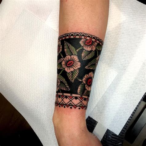 joetartarottiさんはinstagramを利用しています-「big-bracelet」-cuff-tattoo,-tattoos,-traditional-tattoo-cuff