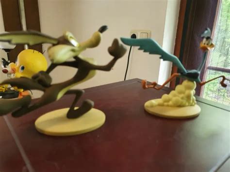Extremely Rare Wile E Coyote Chasing Road Runner Figurine Statue Set