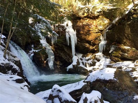 8 Gorgeous Frozen Waterfalls In Vermont That Must Be Seen