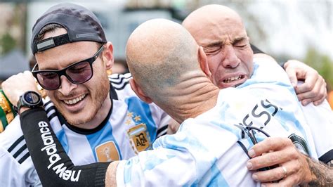 Un Corredor De 93 Años Y Tres Argentinos Con La Copa Del Mundo Las