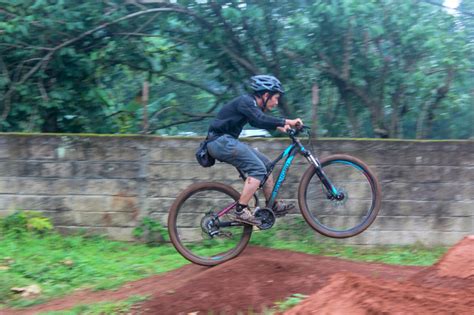 Foto Jumping Trek Jalur Pipa Gas Lengkong