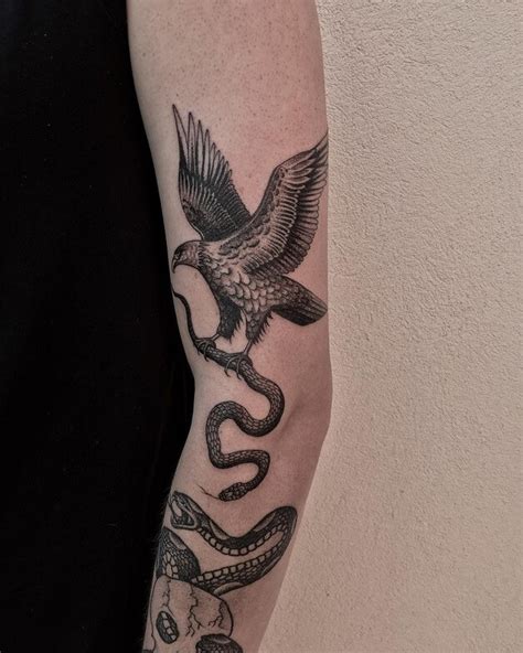 16 Realistic Eagle And Snake Tattoo Designs With Meanings Petpress