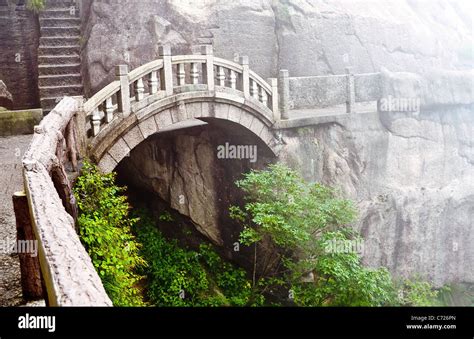 Stone Bridge In Huangshan Mountains Hi Res Stock Photography And Images