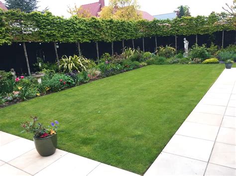 11 Simple Garden Lawn Path Patio Pots Pleached Hedge