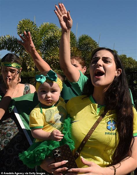 NowMyNews On Twitter Weeping Bolsonaro Fans Line Up Outside The