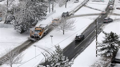 Snow Hits New York Friday Closes Schools Slows Roads Impacts Trains