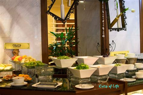 Sarkies offers the following buffet: Buffet Dinner @ Evergreen Laurel Hotel, Penang - Crisp of Life