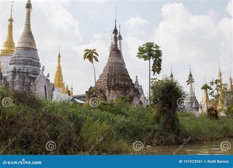 Inle Lake Myanmar 12162015 Floating Village Of Taunggyi Pagoda
