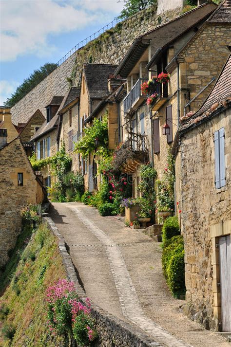 In dordogne many visitors travel to the valley of vézère dordogne also has about 1,000 châteaus and a number of picturesque… France, Picturesque Village Of Beynac In Dordogne Royalty ...