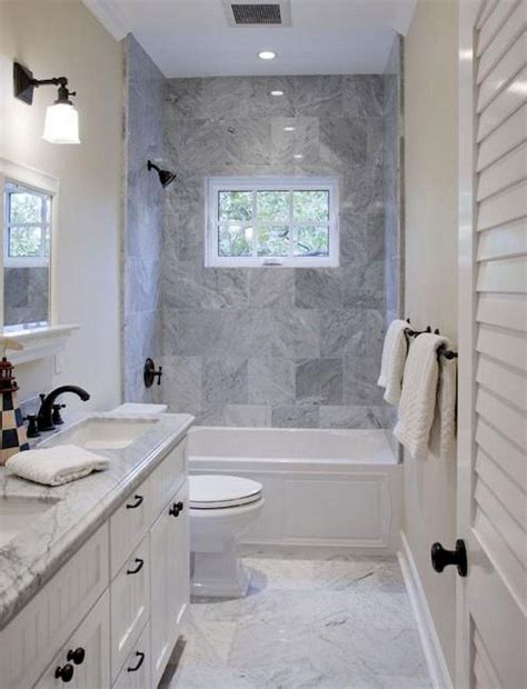 34 Popular And Stylish Small Master Bathroom Remodel Ideas HMDCRTN