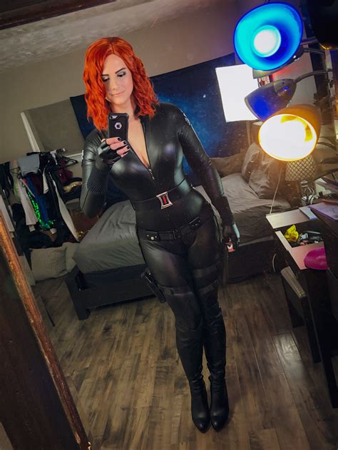 31 Fresh Memes To Scroll Through At Your Leisure Wow Gallery Pink Twitter Black Widow Cosplay