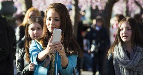 generation selfie das millionengeschäft mit dem selbstportrait salzburg24