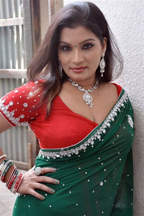 Actress Mumtaz Hot Saree Photos At Ithuthanda Chennai Movie Launch