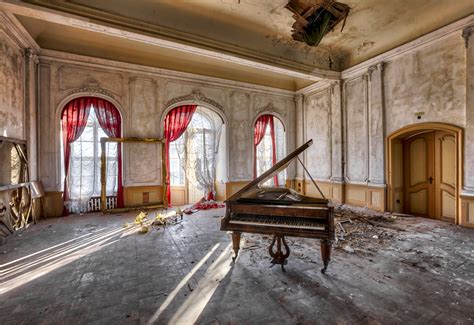 These Urban Decay Photos Turn Abandoned Buildings Into Work Of Art