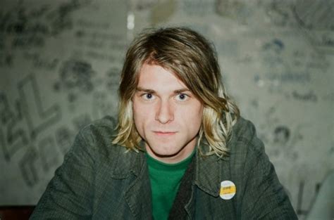 Any idea what Kurt Cobain did to his hair in this picture ? : Hair