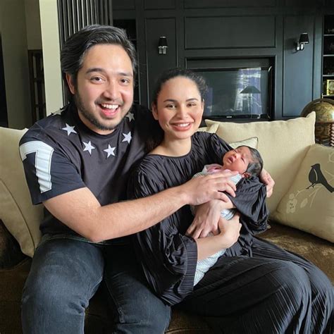 Izara Aishah Dan Suami Dedah Wajah Anak Irisa Alaia