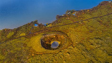 A Crater In Þingvellir National Park Iceland Bing Gallery
