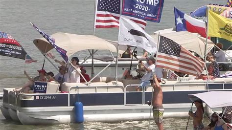 Hundreds Show Up To Pres Trump Boat Parade On Lake Houston Abc13 Houston