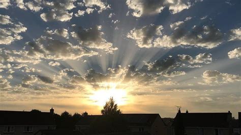 Crepuscular Rays Stunning Sunsets Light Up The Skies In The Uk Bbc News