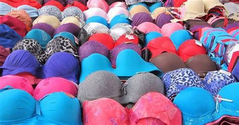 Darah haid boleh bertukar dari warna merah pekat ke warna kehitaman dan kelabu pada hari hari terakhir haid. Cara Memilih, Mengukur Saiz Dan Memakai Bra Yang Betul ...