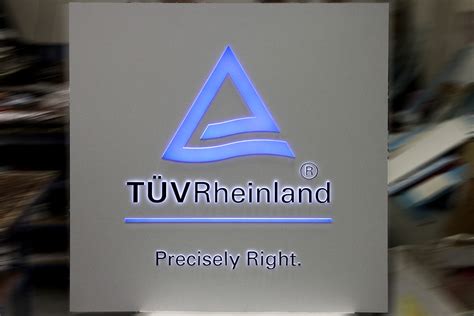 Светеща табела с релефни букви Tuv Rheinland