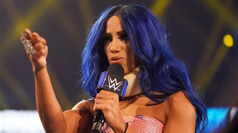 Sasha Banks Challenges Bayley For The SmackDown Womens Title