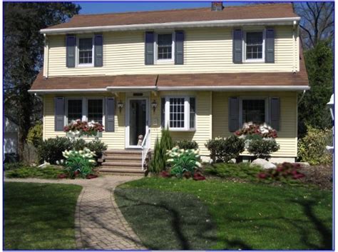 We did not find results for: yellow shutters, brown roof, blue/green/grey shutters ...