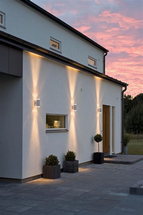 Landscape Outdoor Lighting Ideas That Bring Magic Into The Backyard 5705999414 Modernoutdoor