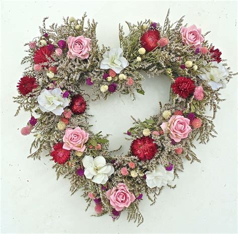 22 Celebration Heart Wreath Valentine Decorations Diy Valentines