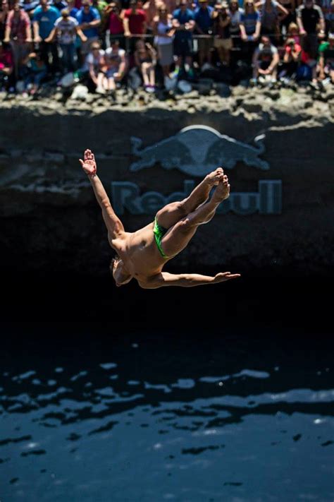 Spectacular Images From The Red Bull Cliff Diving On Inis Mór Ballsie