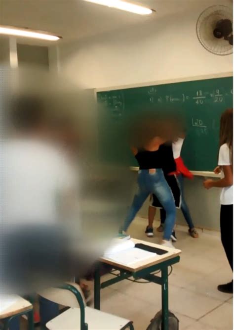 Vídeo Mostra Briga Entre Duas Estudantes Do Ensino Médio Em Escola