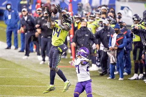 In a show of ridiculous explosion for a man his size, metcalf went over 40 inches in his vertical leap. SEAHAWKS: Wilson, Metcalf's offseason work laid foundation ...
