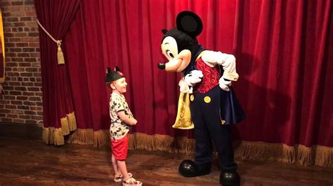 Walt Disney World October 2015 Trip Quinn Still Gets All Giddy When He Meets Mickey Mouse Youtube