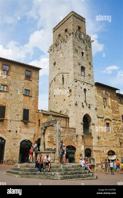 Torri Medievali Del Centro Storico Di San Gimignano Città Delle Belle