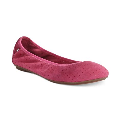 Sweet, sensible with a merry little attitude, the chaste ballet features soft leathers or suede uppers in a number of fashionable finishes. Lyst - Hush Puppies Womens Chaste Ballet Flats in Pink