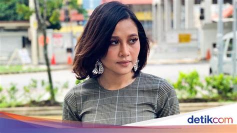 Potret Menantu Yang Jadi Kontroversi Karena Pergi Saat Mertua Ke Pelaminan