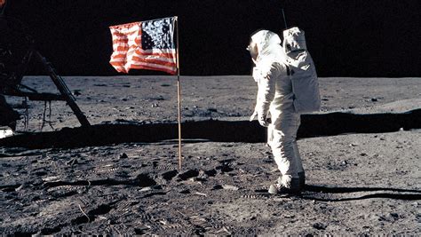 Apollo 11 Les Premiers Pas De Lhomme Sur La Lune Avec Des Images Inédites En Grand Format