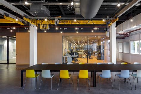 Ampelmann A Workplace Concept That Reflects The Companys Innovative