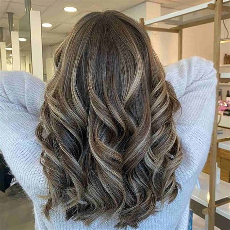 19 Perfect Examples Of Lowlights For Brown Hair 2022 Looks