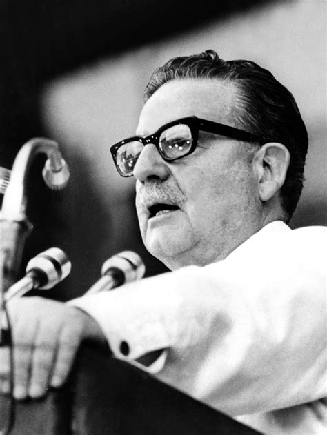 One from the heart, salvador allende is a plaintive look back at the rise and violent fall of the world's first democratically elected marxist president. Salvador Allende: Klarheit über seinen Tod - DER SPIEGEL