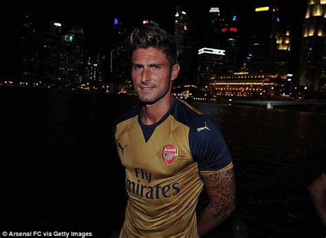 Footballeur international français et champion du monde. Arsenal striker Olivier Giroud wants to speak with Thierry ...