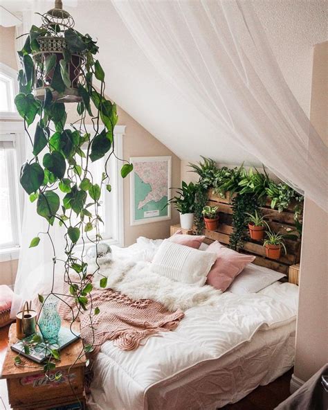 I show you all my pink pinterest collage, bed with greenery, my home office, new plants. cozy bedroom filled with plants | Aesthetic rooms, Room ...