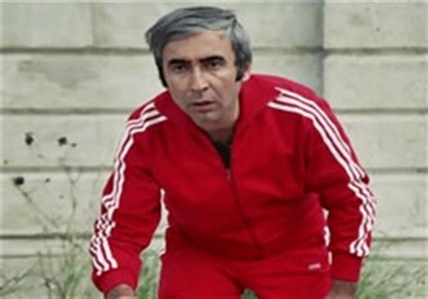 Şener şen'in başrol oynadığı ve yıldızının asıl parladığı ilk film ise şalvar davası (1983) adlı yapımdır. Şener Şen hayatı | Huzur Sayfası / İslami bilgi kaynağınız