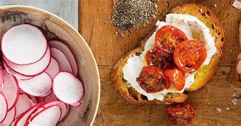 8 thick slices cut from a part baked ciabatta loaf · 2 tbsp olive oil · 140g/5oz soft goat's cheese · 1 small pack of cherry tomatoes · fresh basil leaves · salt and . Caramelised tomato and goat's cheese bruschetta