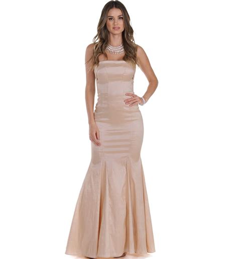 Shopping for prom dresses is a rite of passage, and your prom dress is one of the items of it's easy to browse our range of online prom dresses, ordering the color and size you need, and cute prom dresses you can style different ways. Pin by Jordyn Aguirre on Military ball dresses | Peach ...