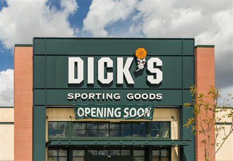 Dicks Sporting Goods Wins Auction For Golfsmith Assets