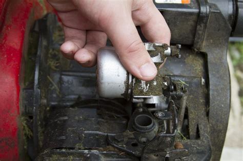 Learn How To Clean A Lawn Mower Carburetor How To Guides Tips And Tricks
