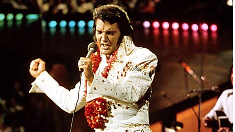 Here comes santa claus (right down santa claus lane). Vor 40 Jahren starb Elvis Presley - Seine Hüfte bewegte ...