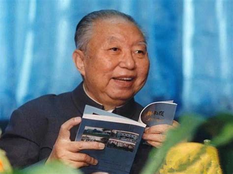 Born 21 december 1942) is a retired chinese politician, who was general secretary of the chinese communist party (ccp) from 2002 to 2012, president of the people's republic of china (prc). 胡錦濤重評華國鋒 否定鄧小平的不公貶低 ＊ 阿波羅新聞網